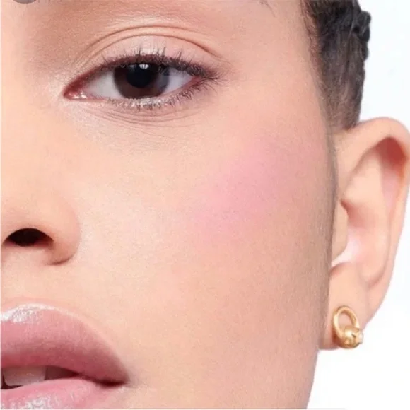 DIOR Rosy Glow Blush • Berry 006 • Mahogany 020 - Picture 4 of 7